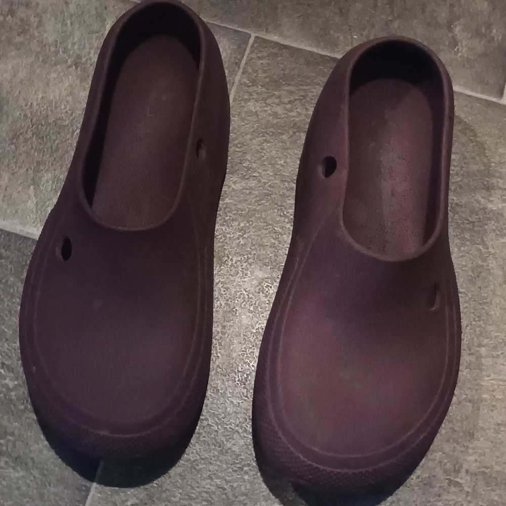 Rare Crocs Solid Two Hole Clogs Clay Brown Women's Size 9 Men's 7. - Picture 15 of 15